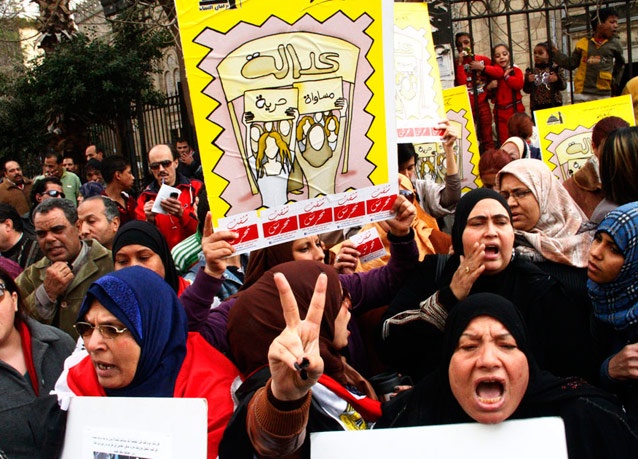 Photo of هل تصبح المرأة كبش الفداء لثورة المصرية !!